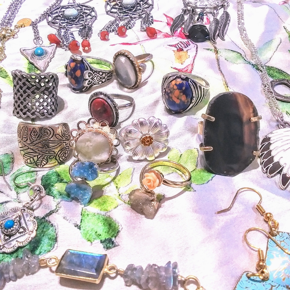 Jewelry - Picture 5 of 8